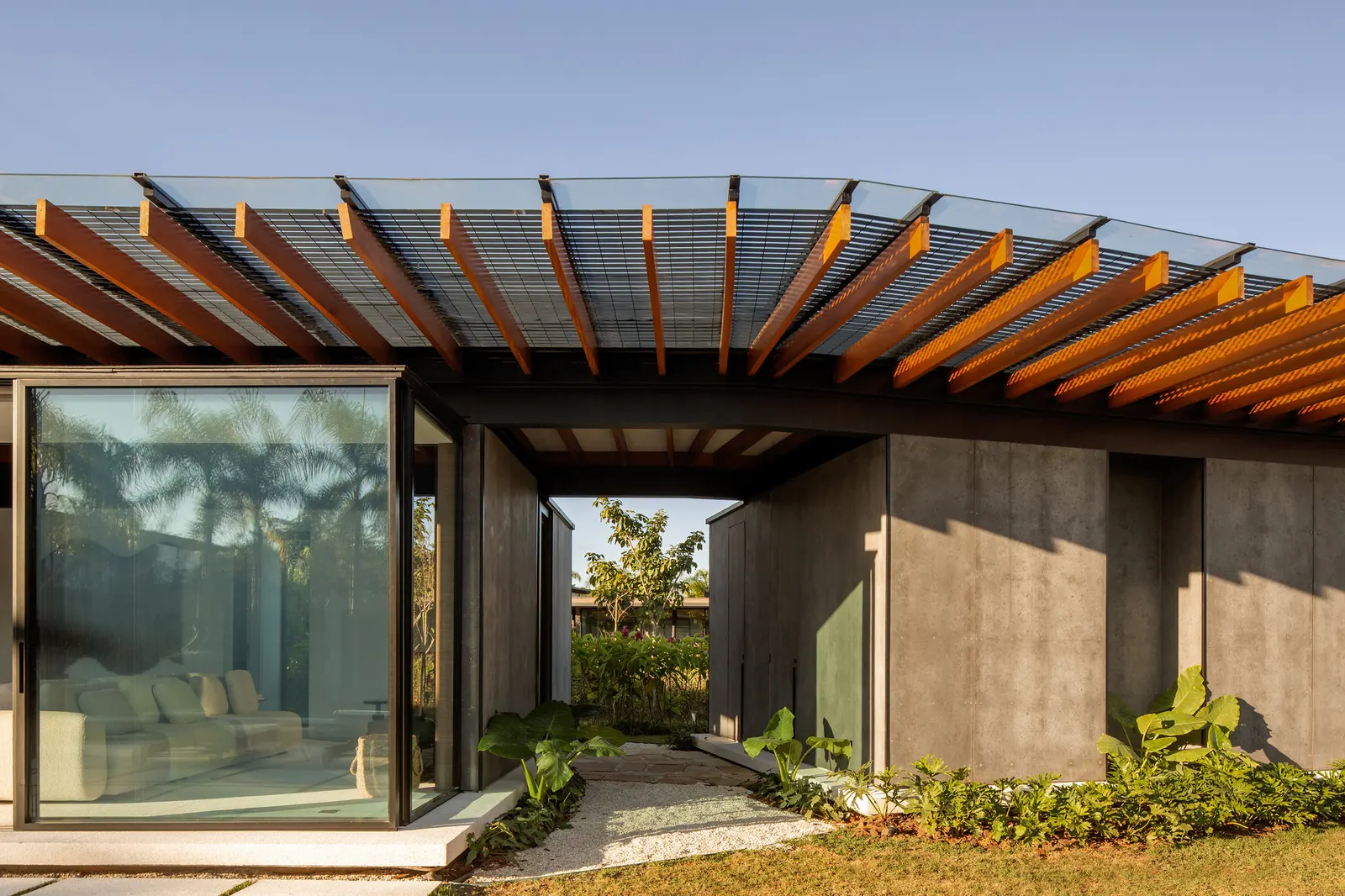 House AC / Kiko Castello Branco Arquitetura + Lucas Cunha