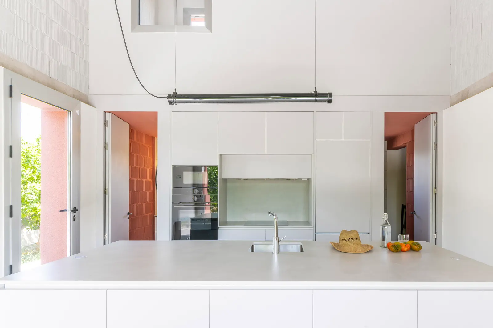 Arena Bruja House / Un Estudio Propio