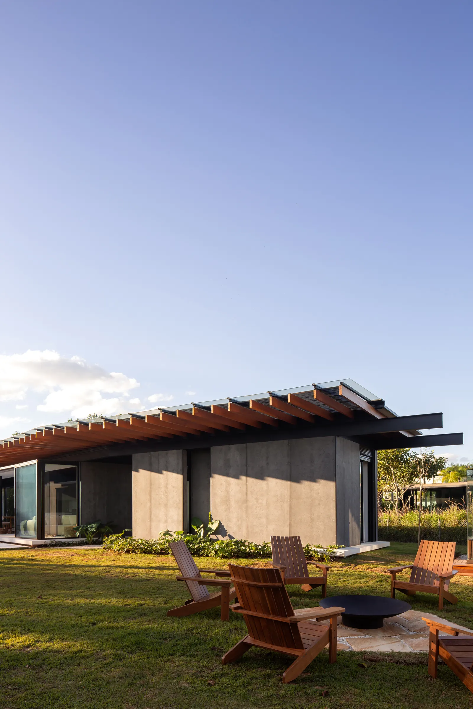House AC / Kiko Castello Branco Arquitetura + Lucas Cunha