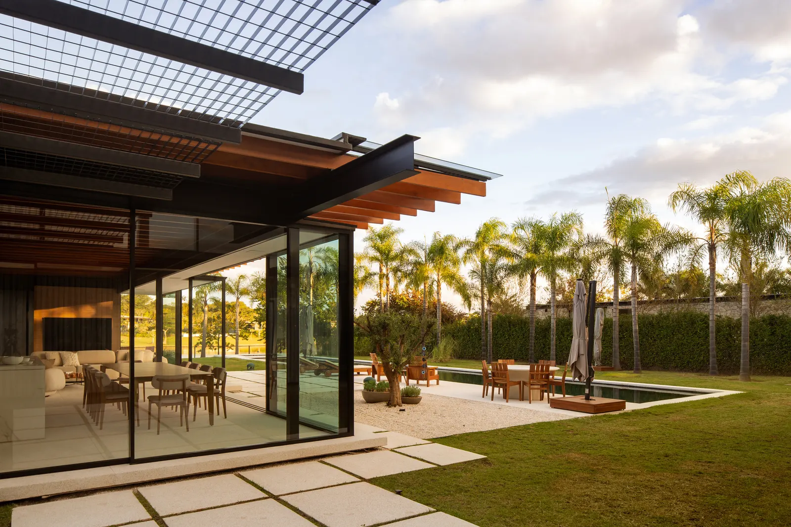 House AC / Kiko Castello Branco Arquitetura + Lucas Cunha