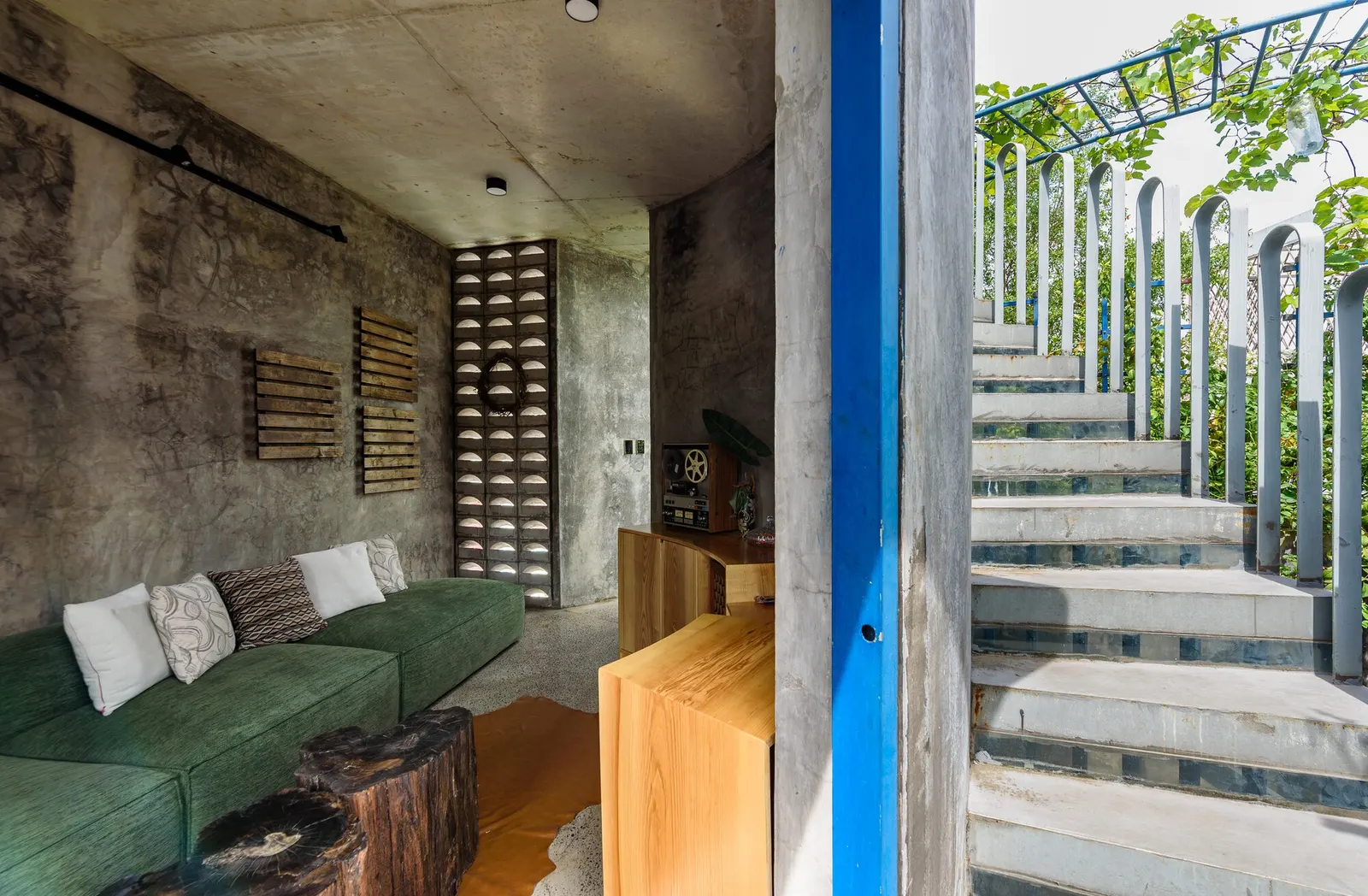 Dual-Family House / Khuon Studio