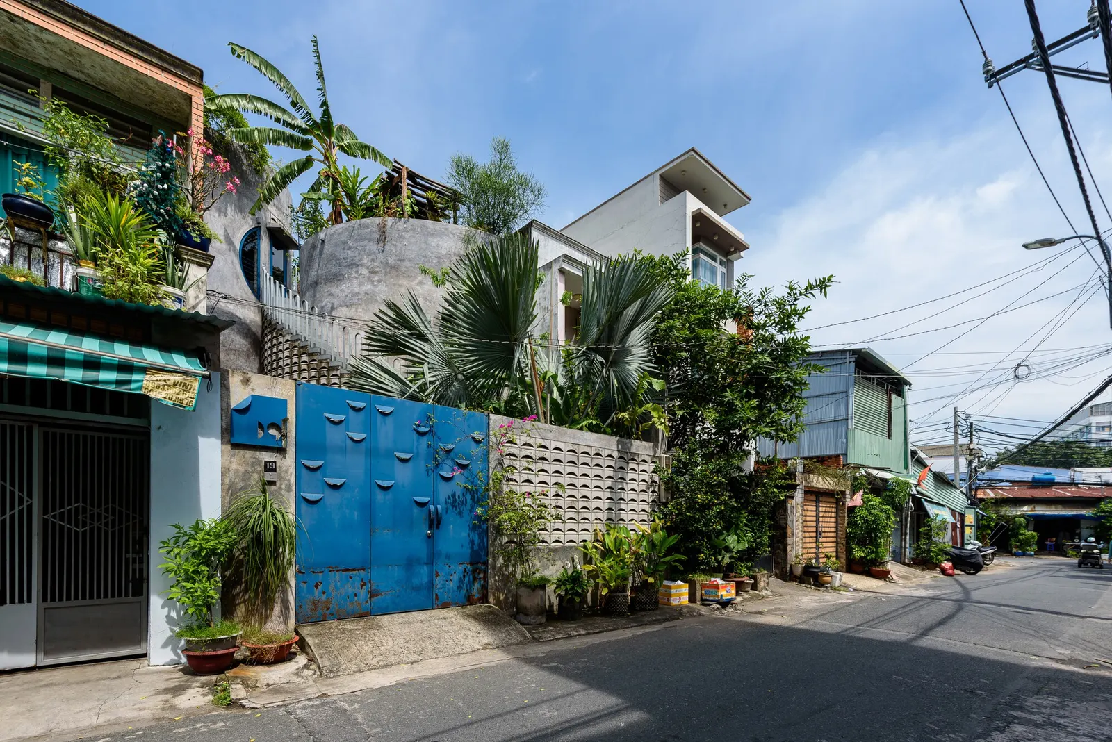 Dual-Family House / Khuon Studio