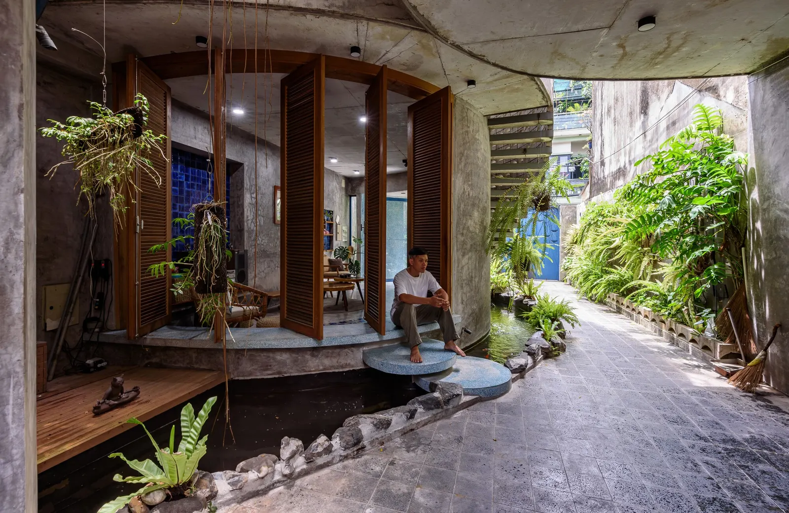 Dual-Family House / Khuon Studio