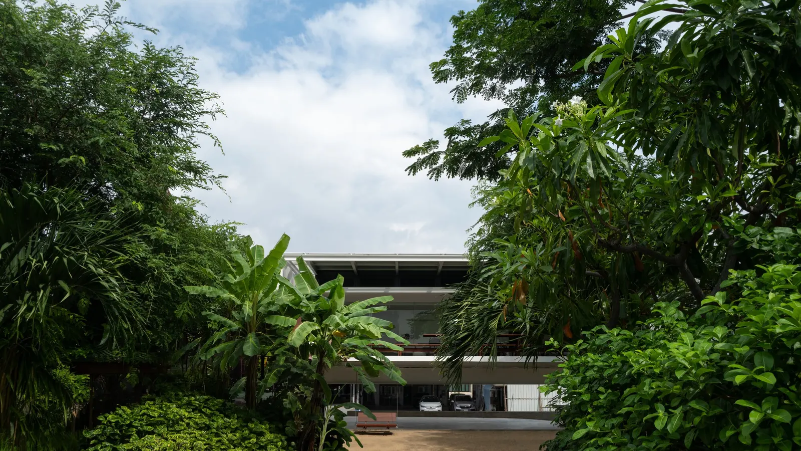 Mahachai Residence / Patara Architects