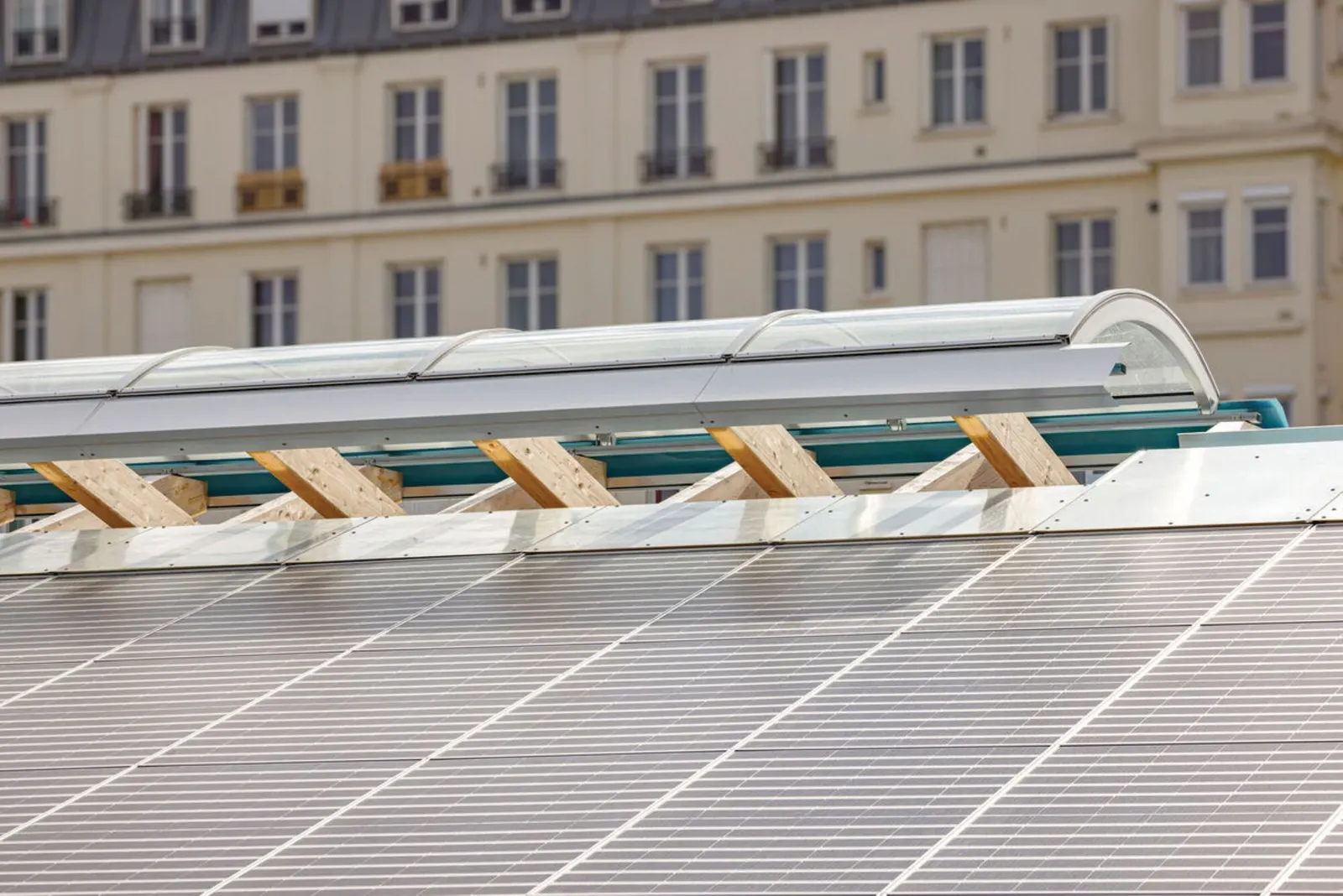 Солнечный велопавильон у вокзала Paris-Nord / AREP