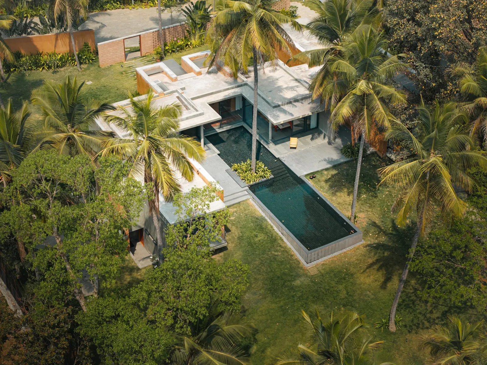 Aalok Farmhouse / Nodecraft Studio