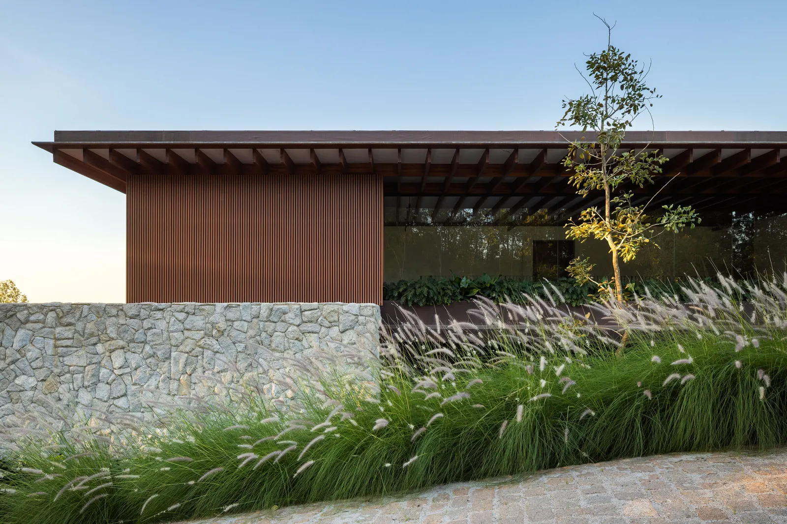Дом D+J / Pablo Lanza Arquitetura