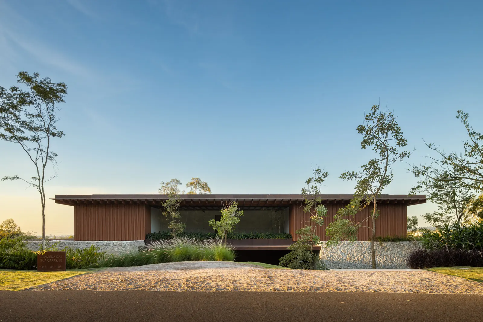 Дом D+J / Pablo Lanza Arquitetura