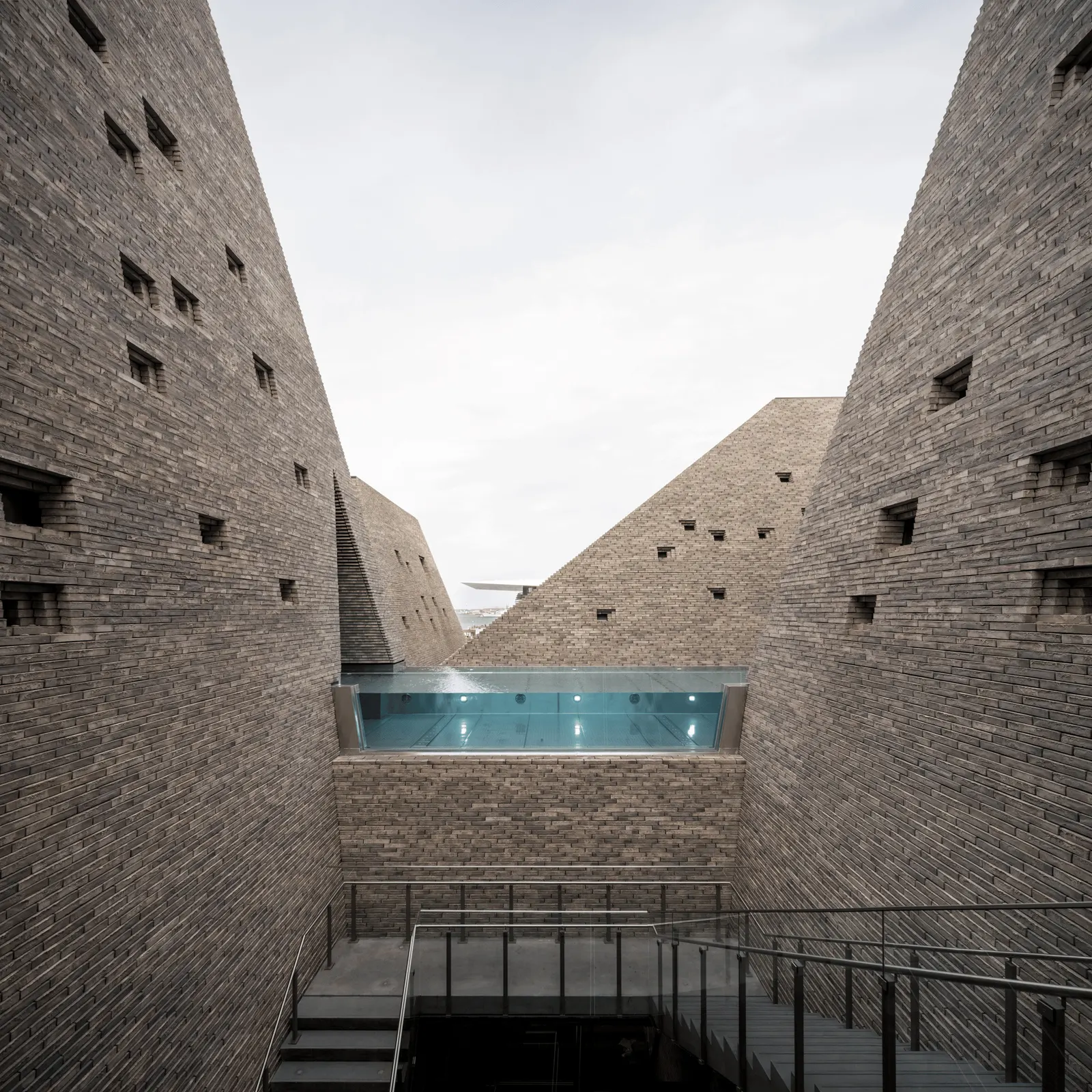 Анталья готовится к COP31, а Foster + Partners представляет World Trade Center Yerevan: обзор недели