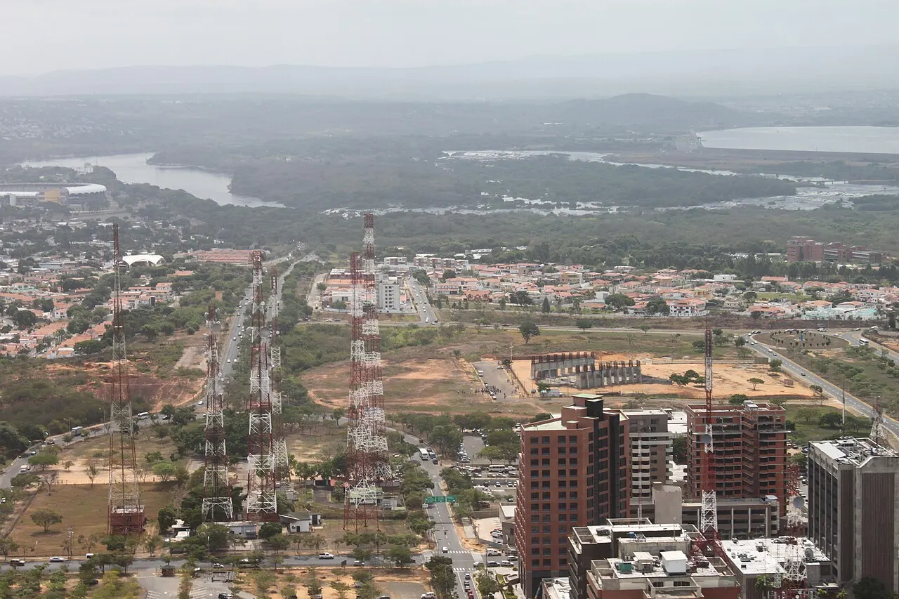 Как проектирование «нового города» меняло логику территории: Brasília, Fordlândia и Ciudad Guayana