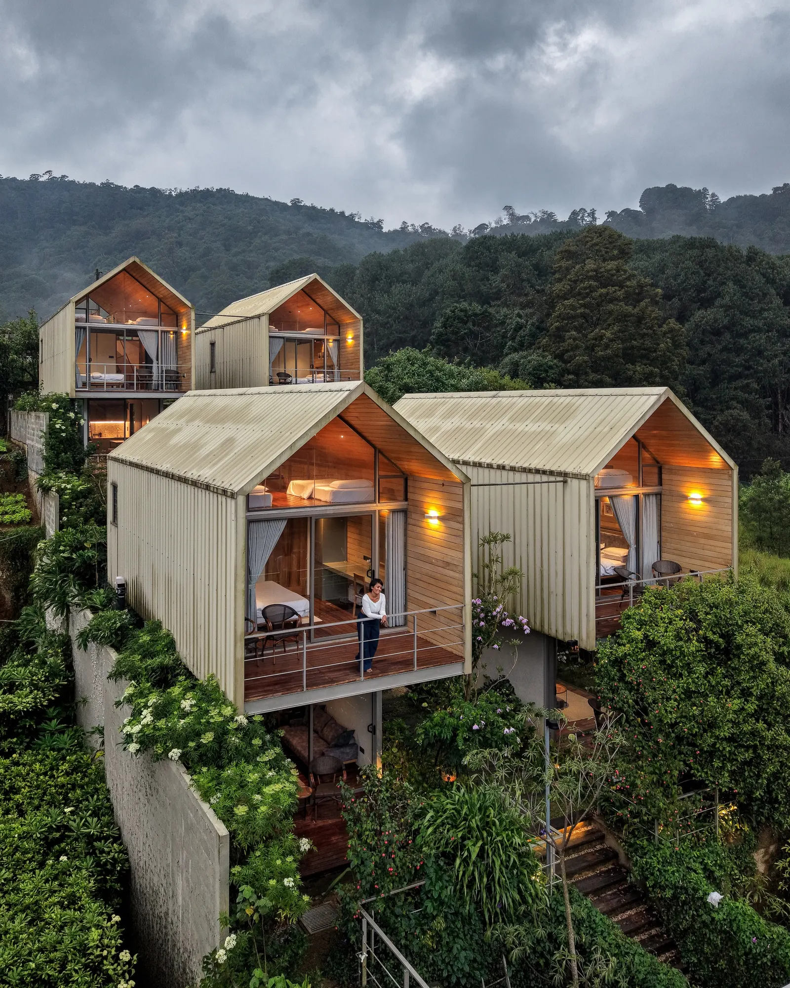 Azenya Villas / KWCA - Kosala Weerasekara Chartered Architects