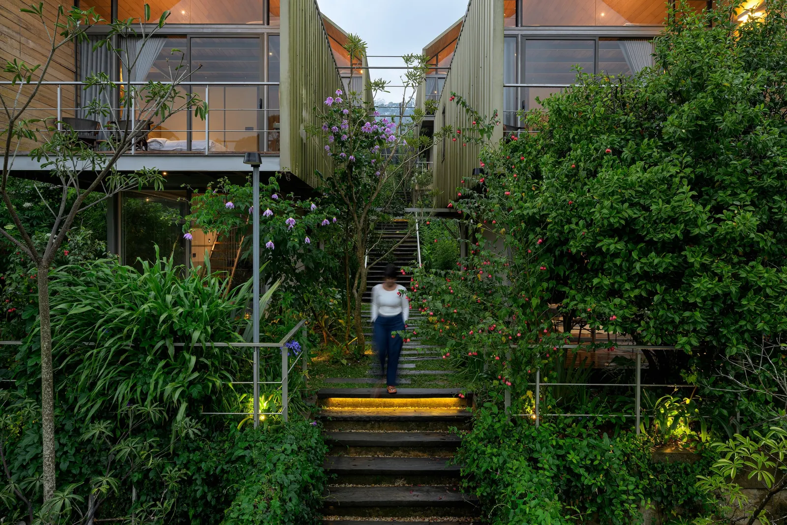 Azenya Villas / KWCA - Kosala Weerasekara Chartered Architects