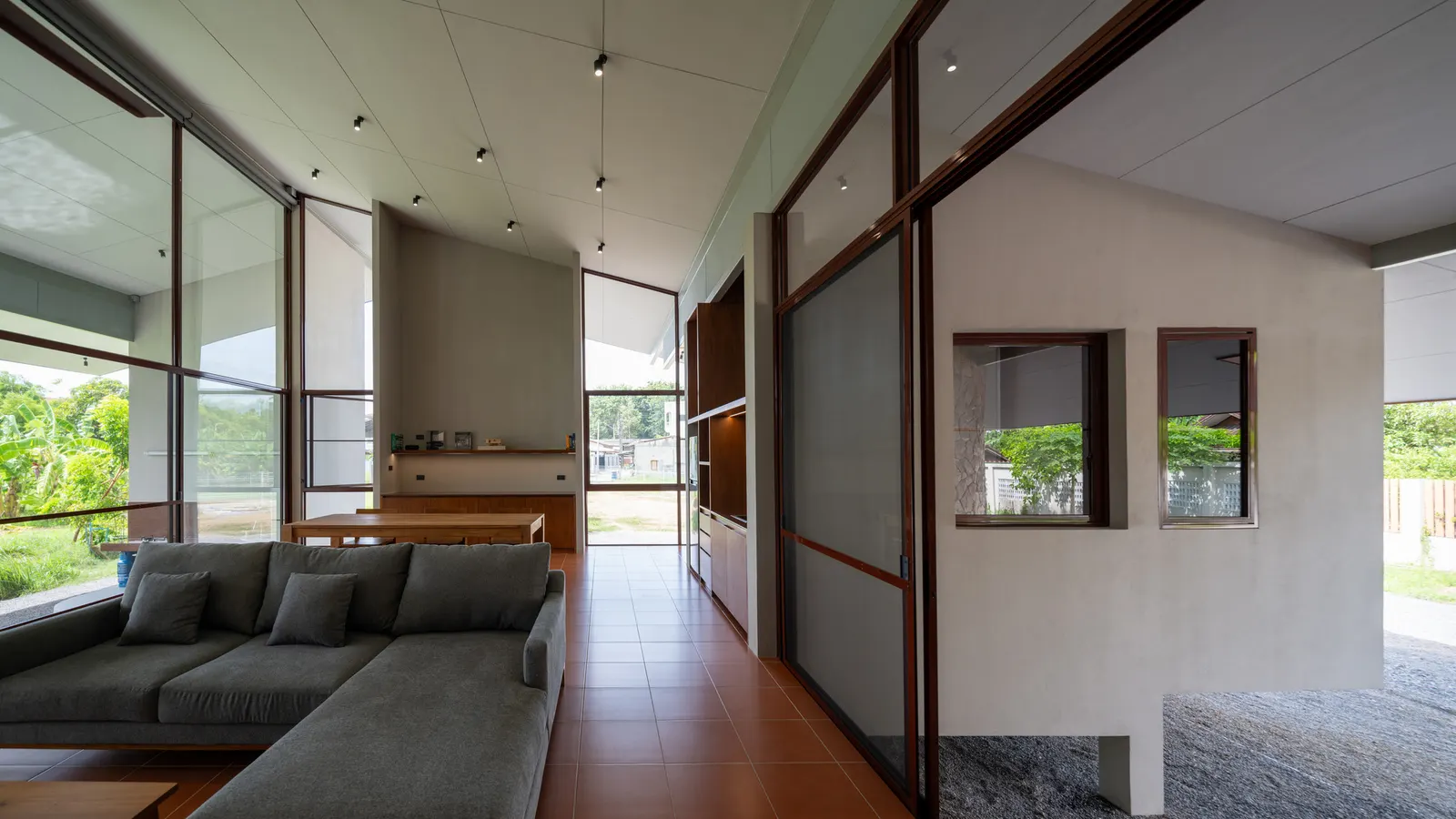 Дом Baan Rim Bua / VYN Studio