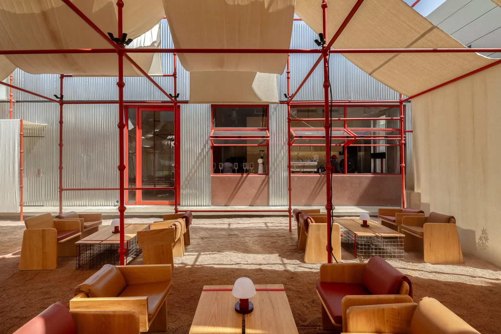 Bag Café / AO Architects — реконструкция кафе в Эр-Рияде с временной конструкцией, ставшей постоянной