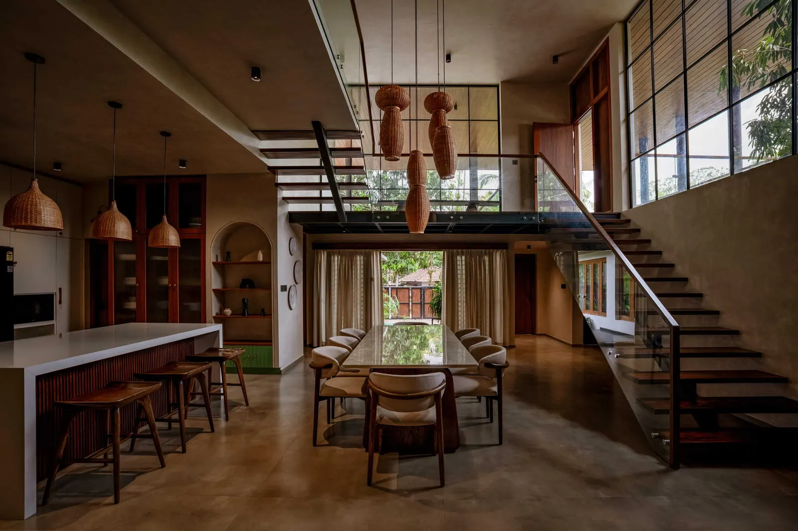 Bare Brick House / Yuuga Design Collective — дом из кирпича на сложном рельефе в Kerala