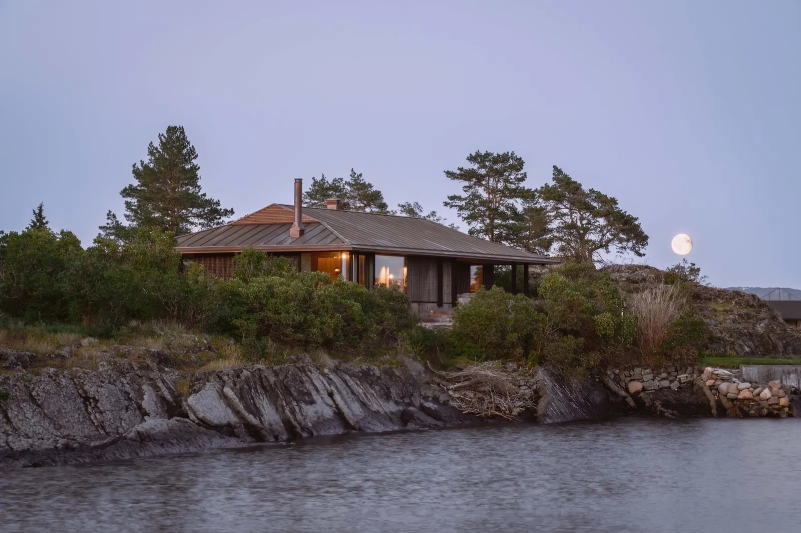 Cabin Ostøya / R21 Arkitekter — новая кабина на острове Остёйя в рамках береговой защиты Берума