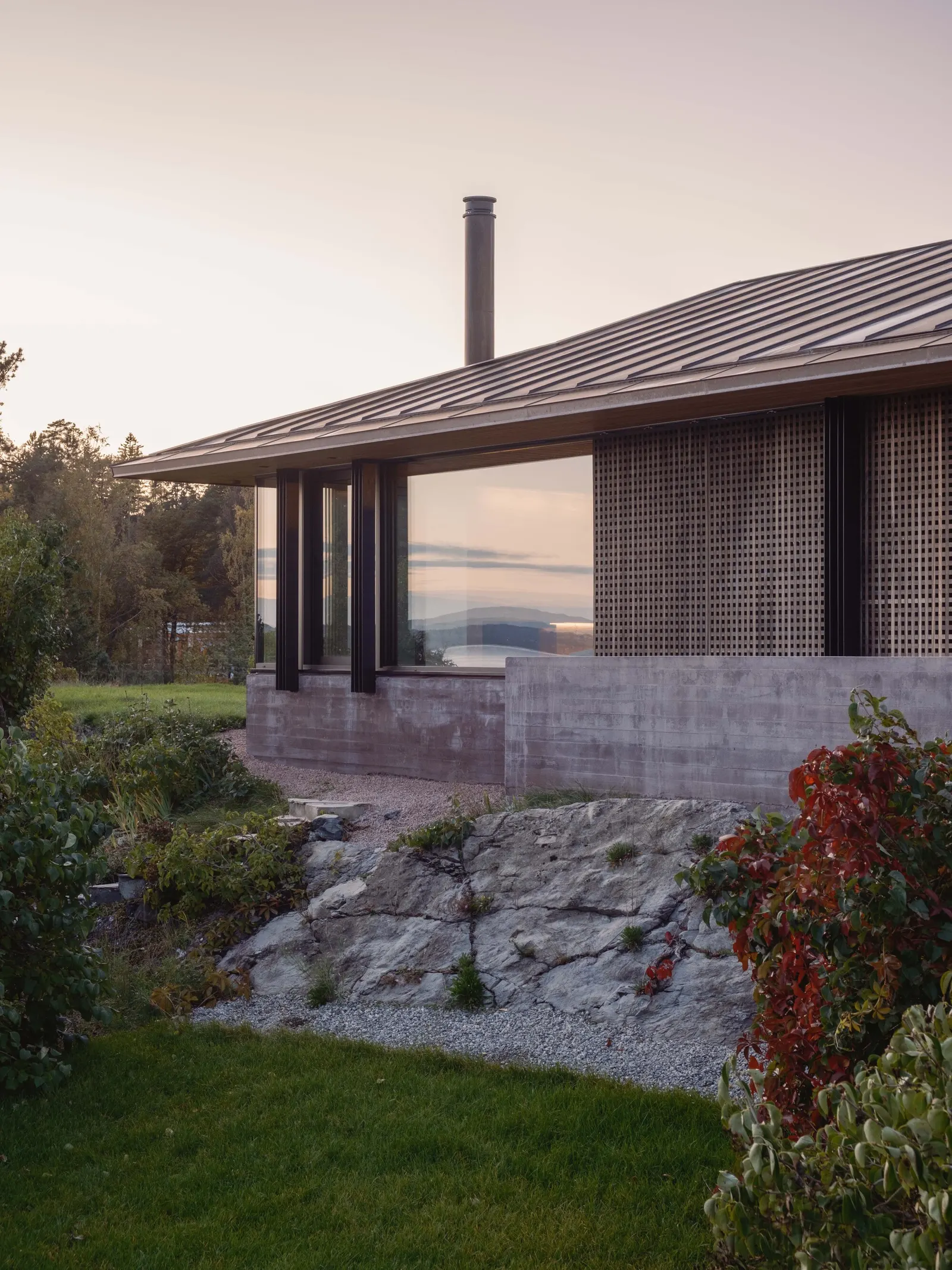 Cabin Ostøya / R21 Arkitekter — новая кабина на острове Остёйя в рамках береговой защиты Берума