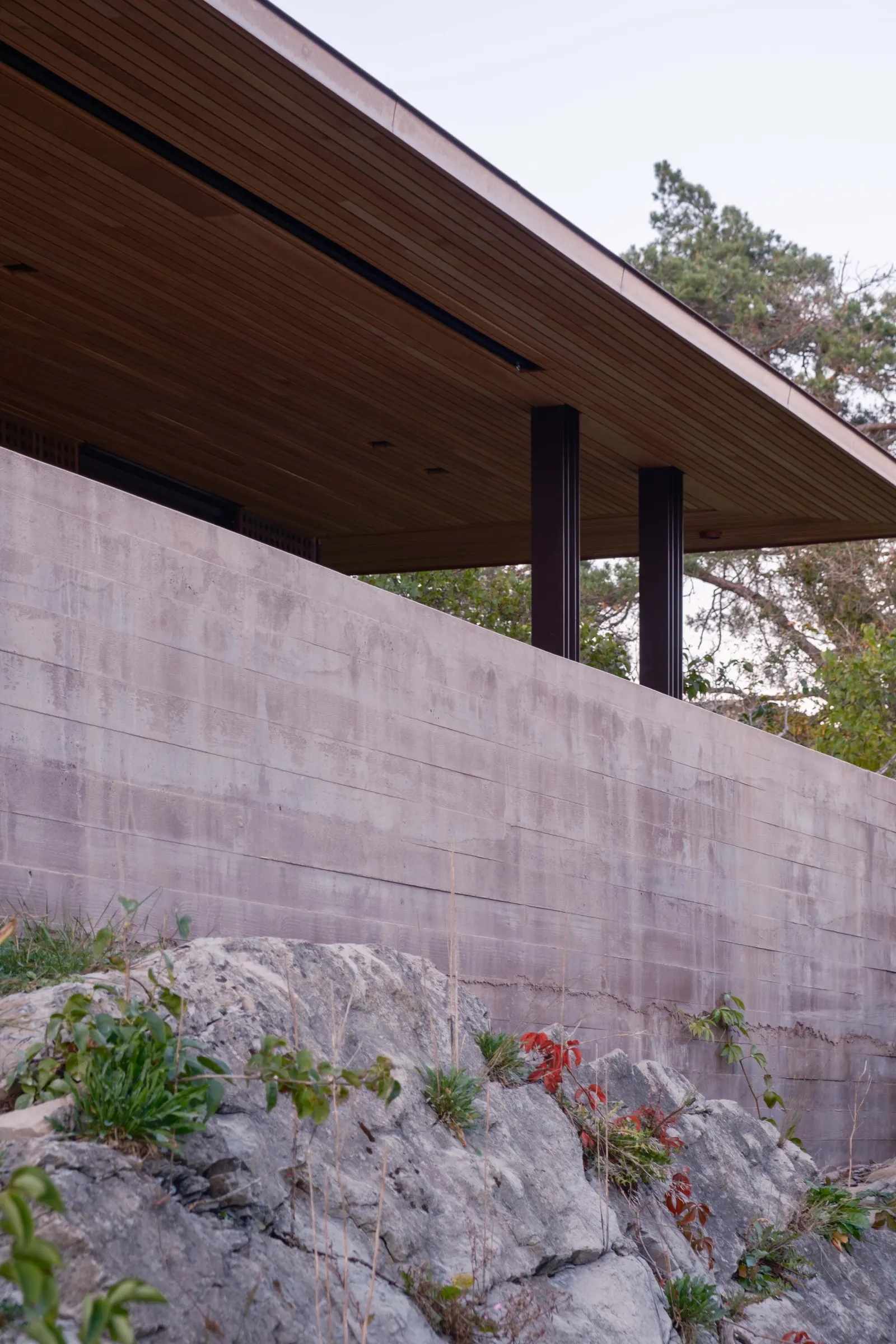 Cabin Ostøya / R21 Arkitekter — новая кабина на острове Остёйя в рамках береговой защиты Берума