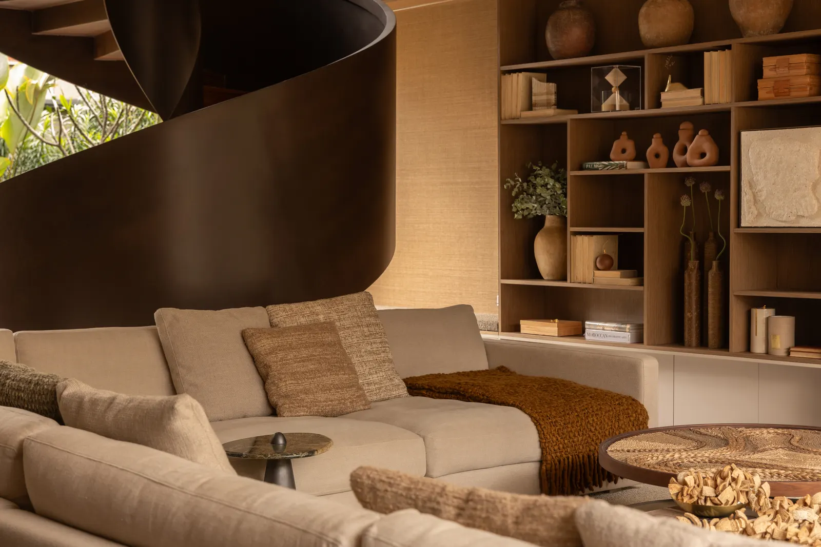 JCB House / SUITE: дом в Сан-Паулу, выстроенный на балансе пустот и объемов
