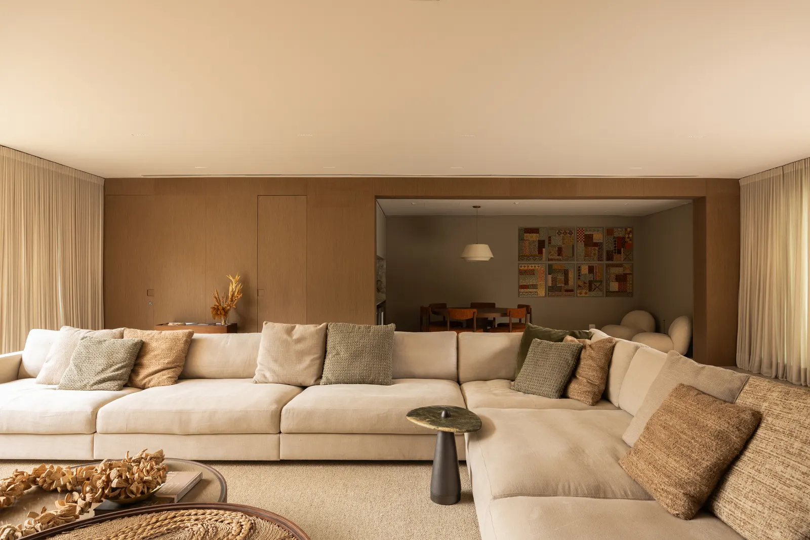 JCB House / SUITE: дом в Сан-Паулу, выстроенный на балансе пустот и объемов