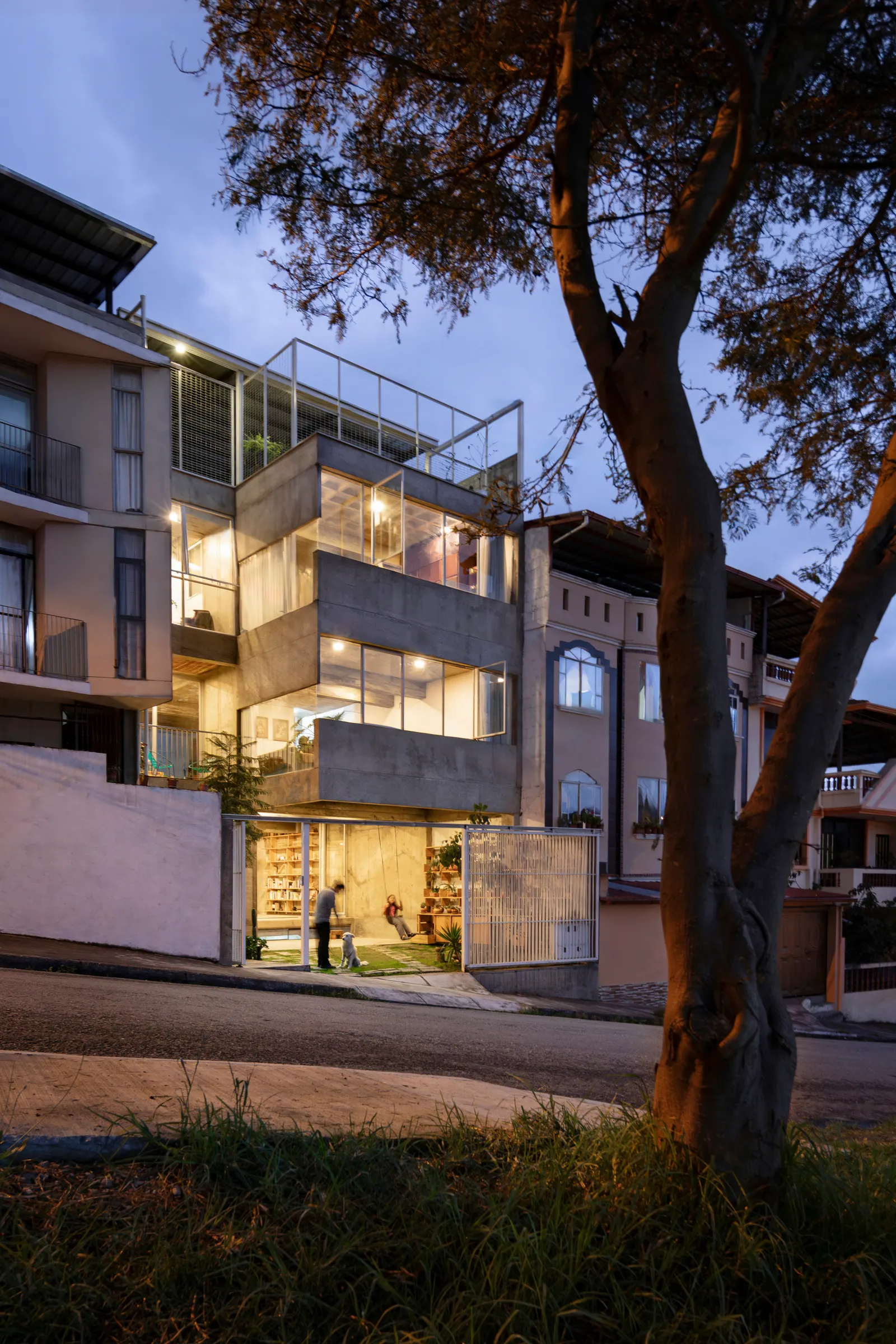 Fondations House / Holger Cuadrado