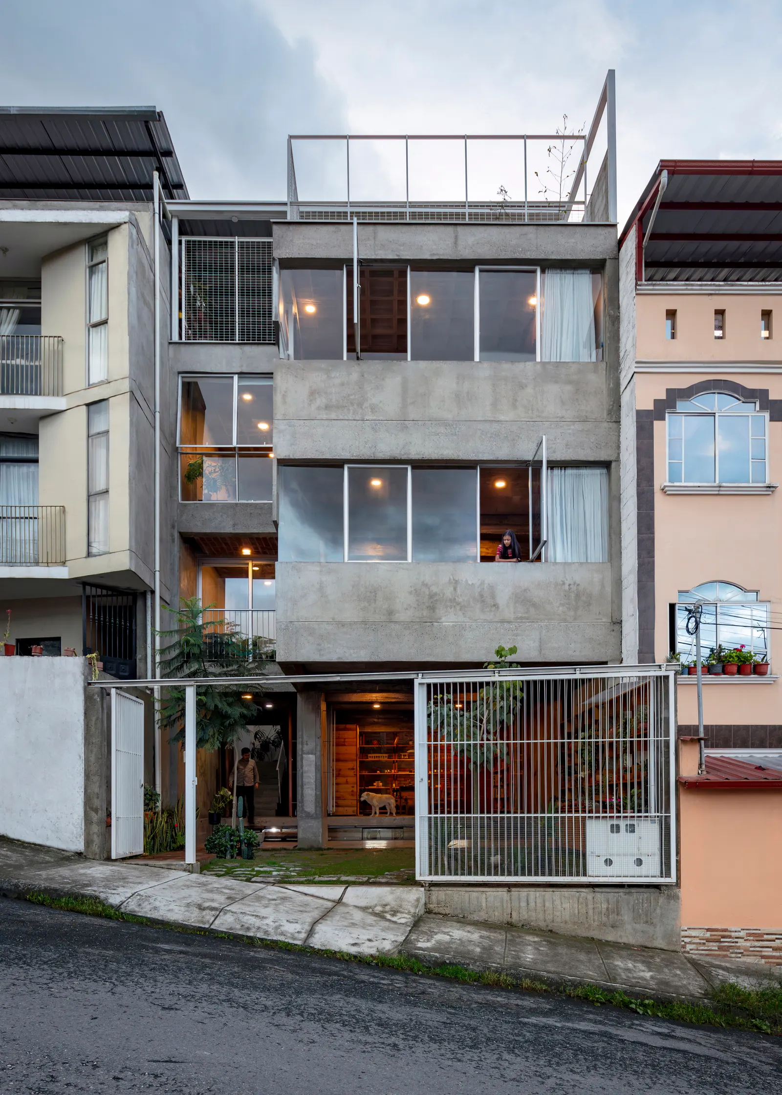 Fondations House / Holger Cuadrado