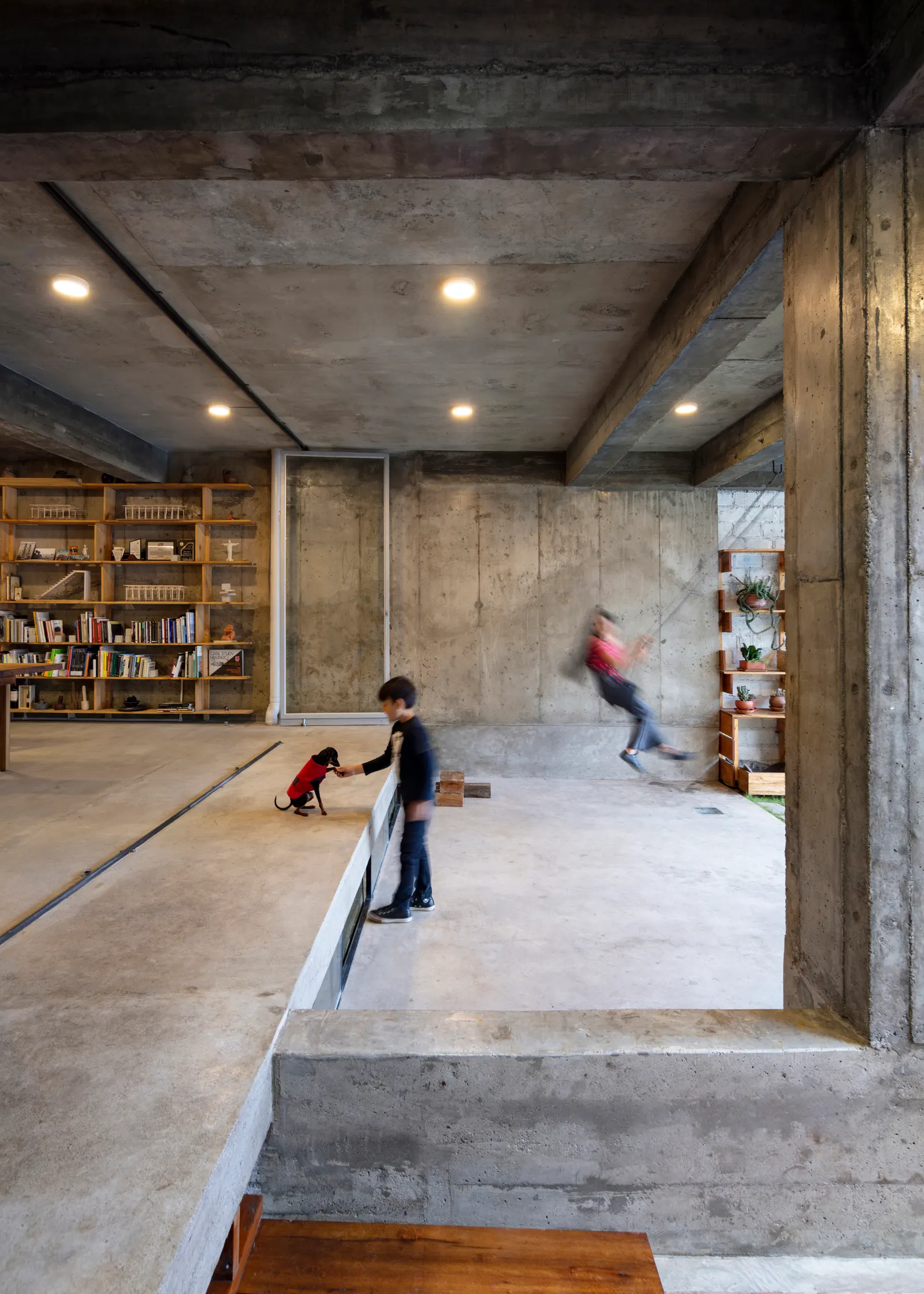 Fondations House / Holger Cuadrado