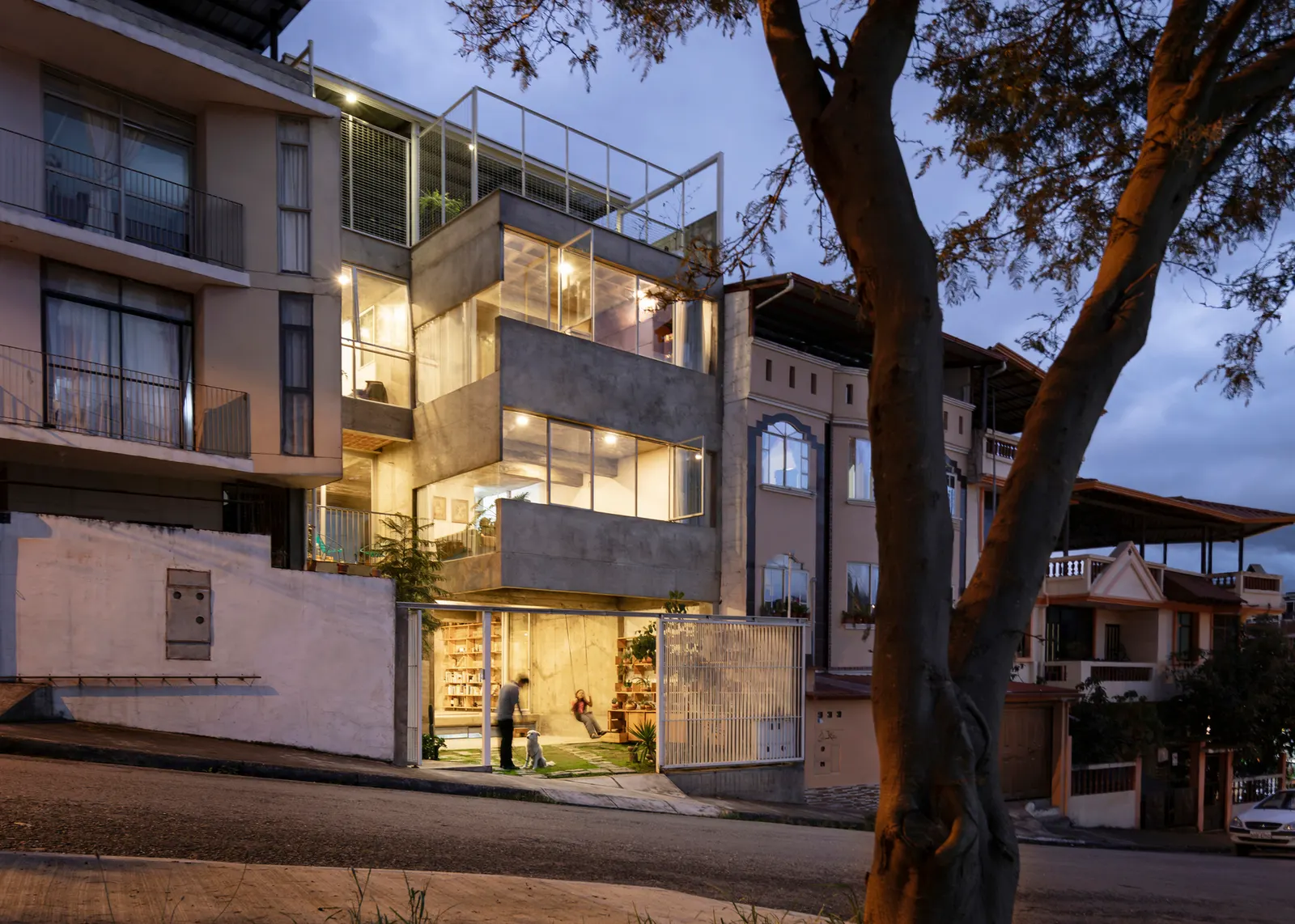 Fondations House / Holger Cuadrado