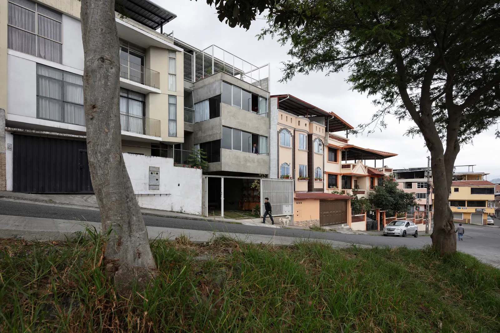 Fondations House / Holger Cuadrado