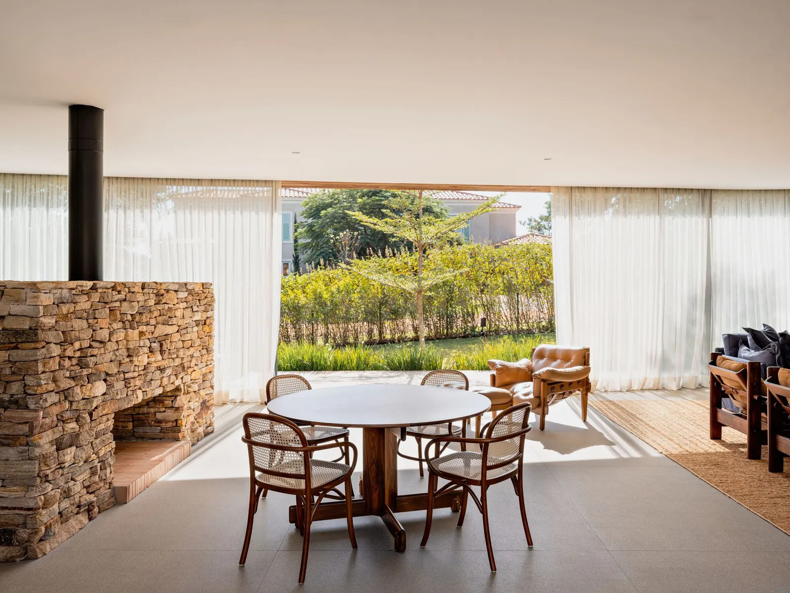 Haras House / Felipe Hess Arquitetos