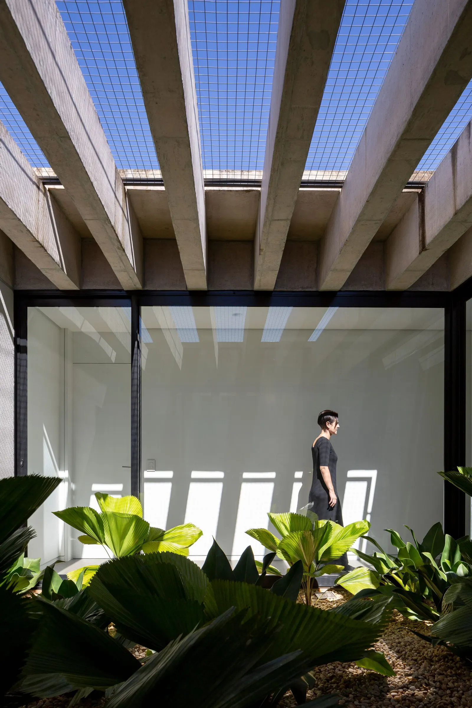 Lima House / BLOCO Arquitetos в Бразилиа: одноуровневый дом на участке в Lago Sul