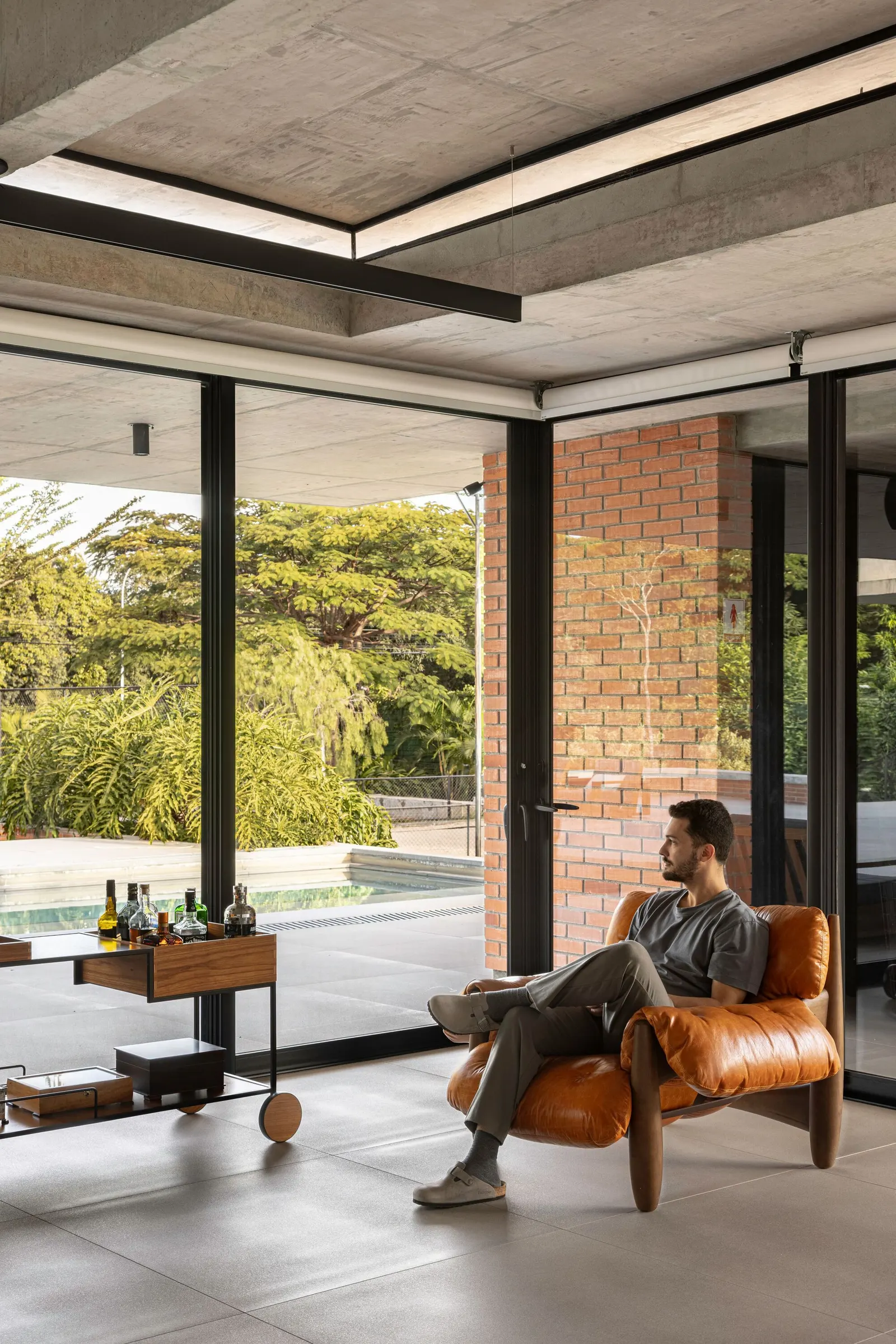 Lima House / BLOCO Arquitetos в Бразилиа: одноуровневый дом на участке в Lago Sul