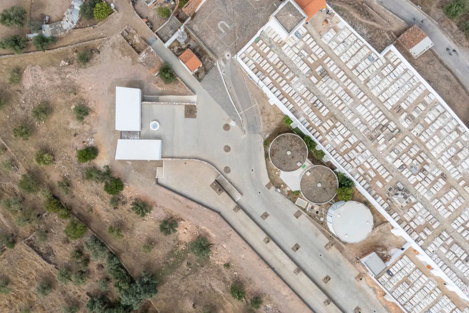 Barrancos Mortuary / Mesa Atelier