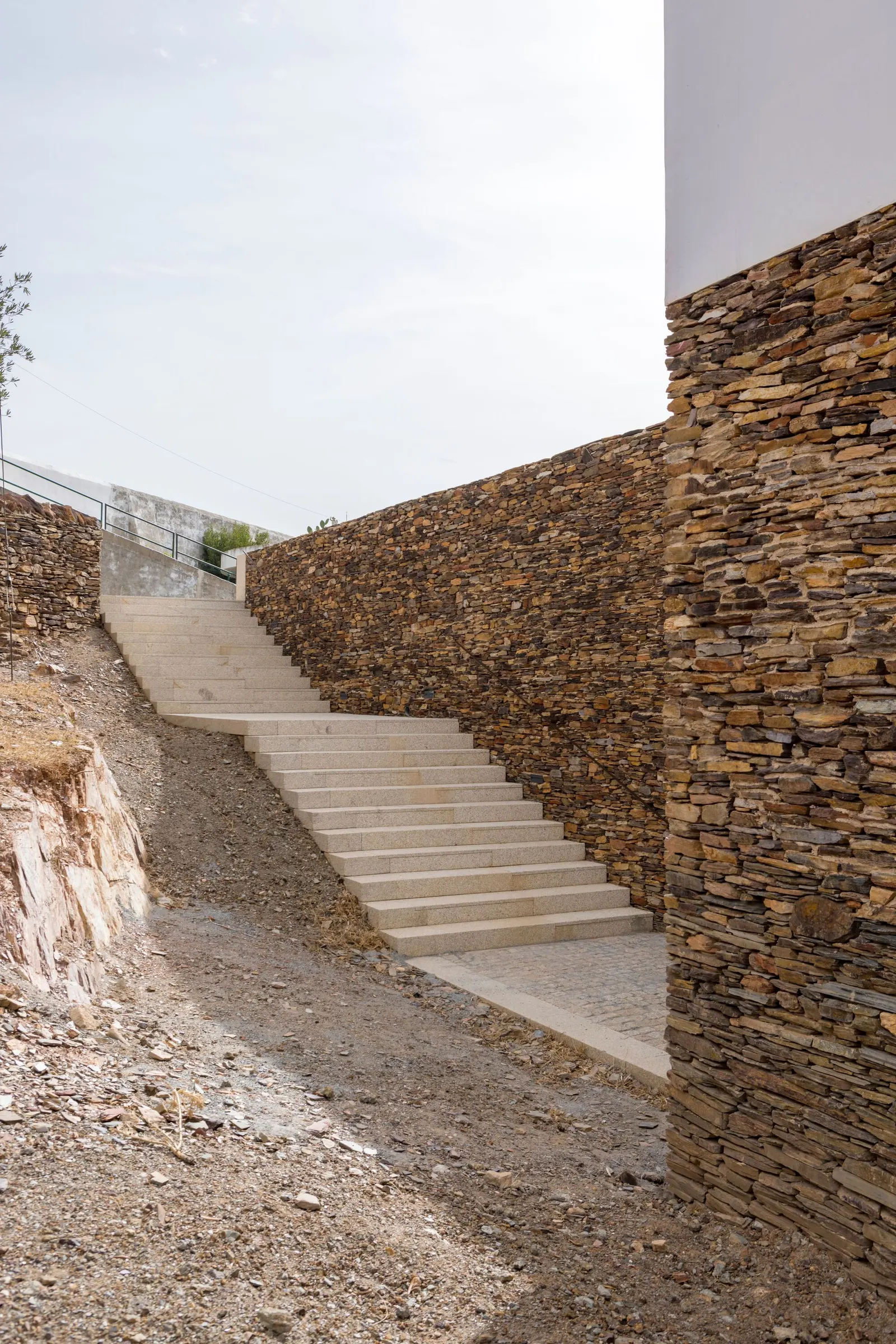 Barrancos Mortuary / Mesa Atelier