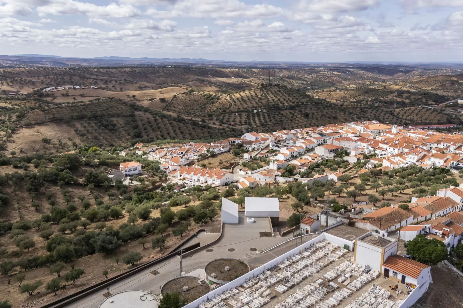Barrancos Mortuary / Mesa Atelier