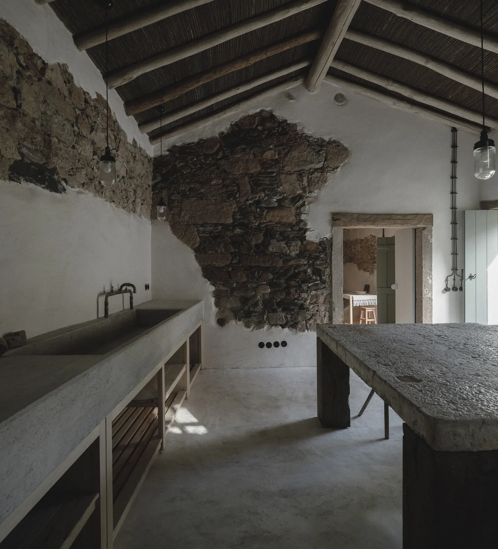 Cereal Interpretation Center / há.atelier — адаптивная реконструкция в сельском контексте Португалии