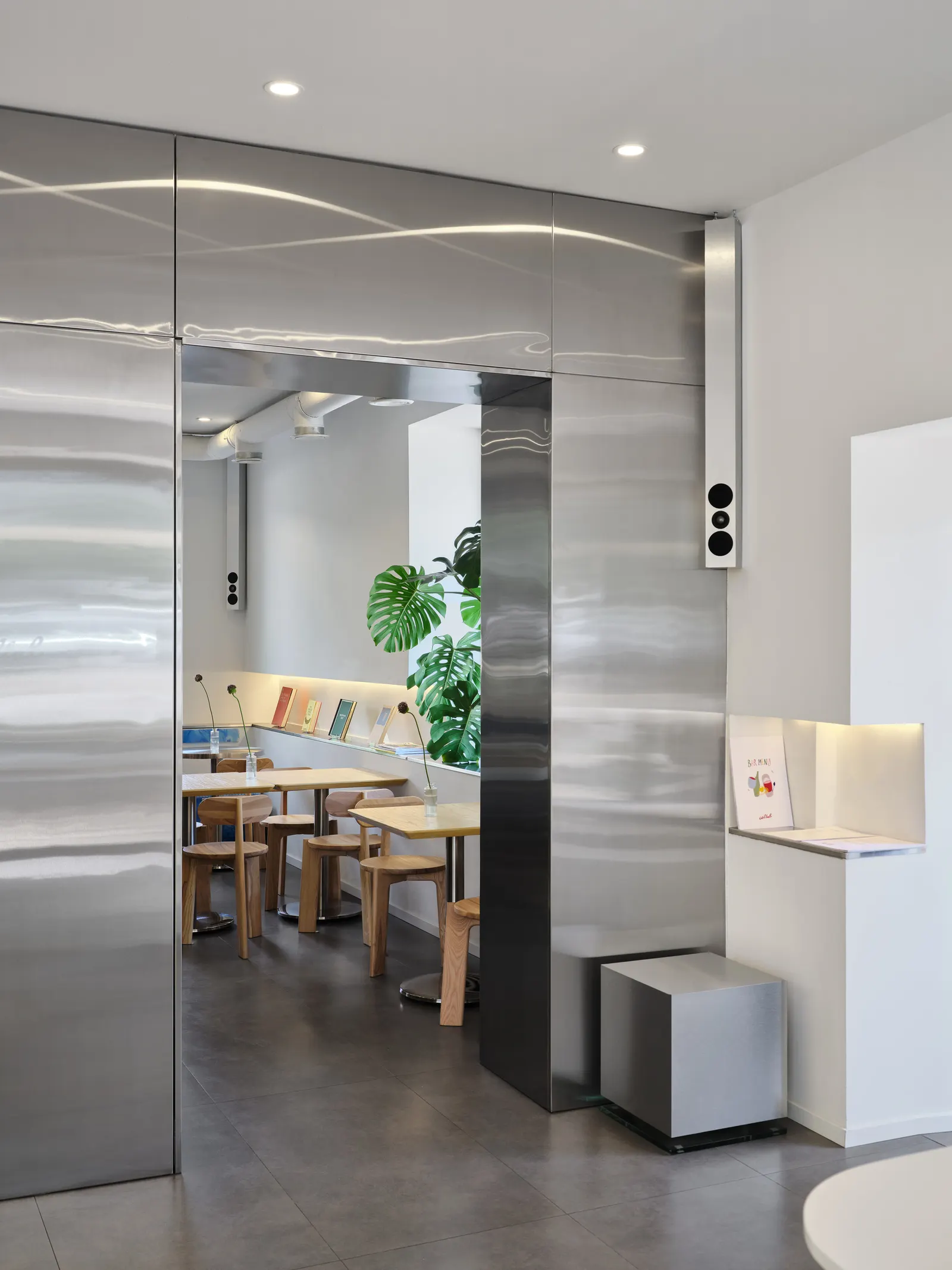 Collab Cafe & Concept Store / Levelstudio