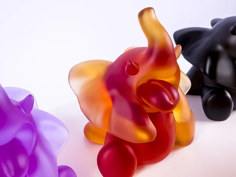 Crystal Roar: стеклянные и кристаллические скульптуры животных Ferdi B Dick, фиксирующие жест рыка