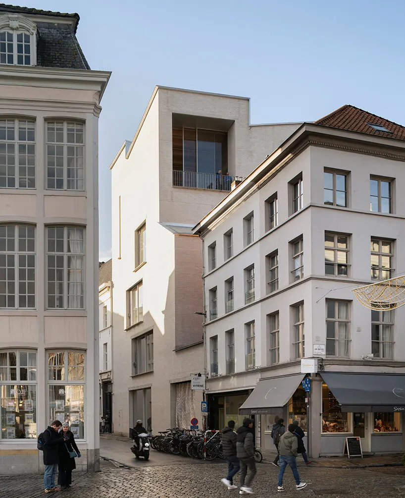 Design Museum Gent открылся после реконструкции с новым крылом из местного кирпича из отходов