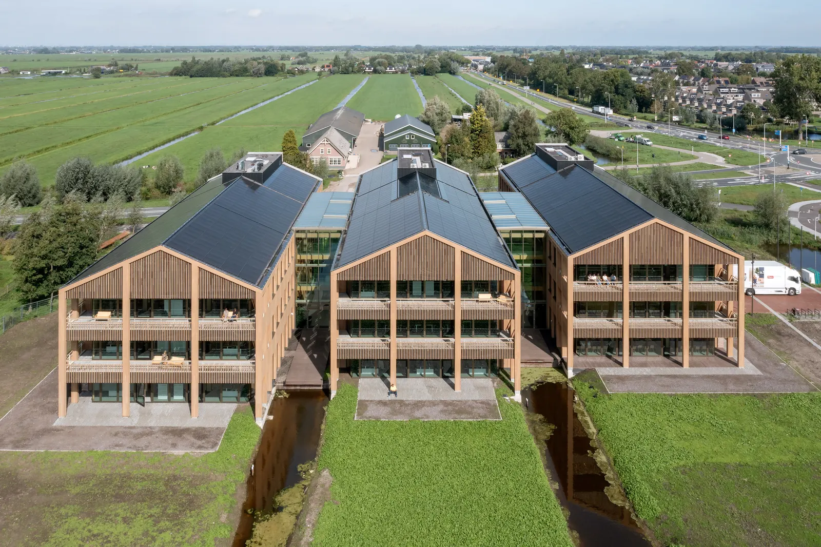 Круглая ратуша Krimpenerwaard / Ector Hoogstad Architecten