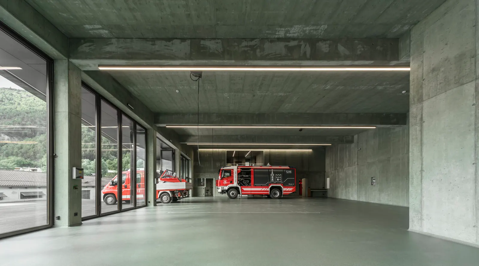Центр гражданской защиты в Орисе / Roland Baldi Architects