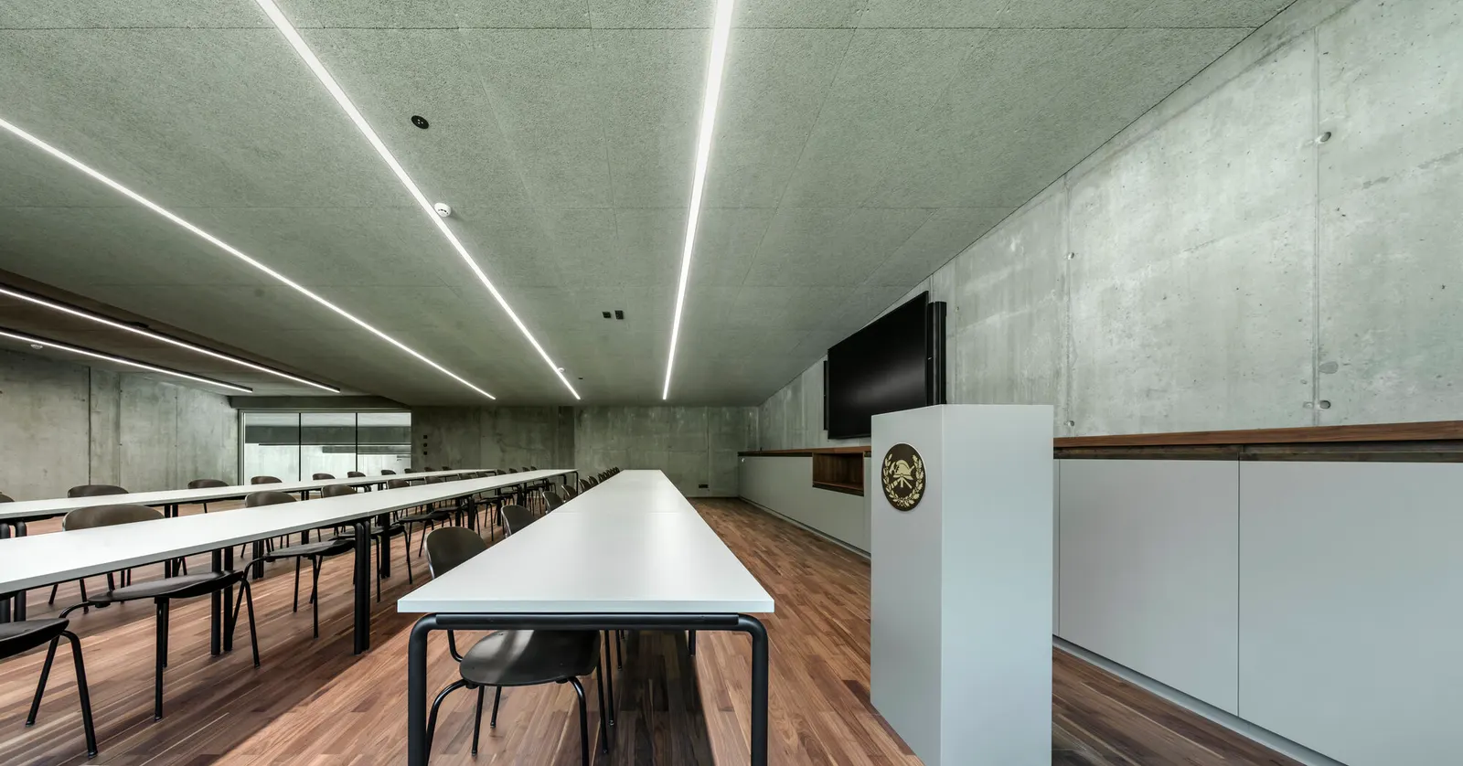 Центр гражданской защиты в Орисе / Roland Baldi Architects