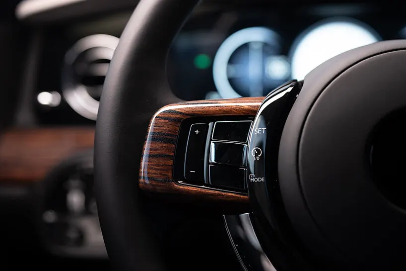 Rolls-Royce Spectre Series II в Стокгольме: больше хода, скорости и ручной отделки