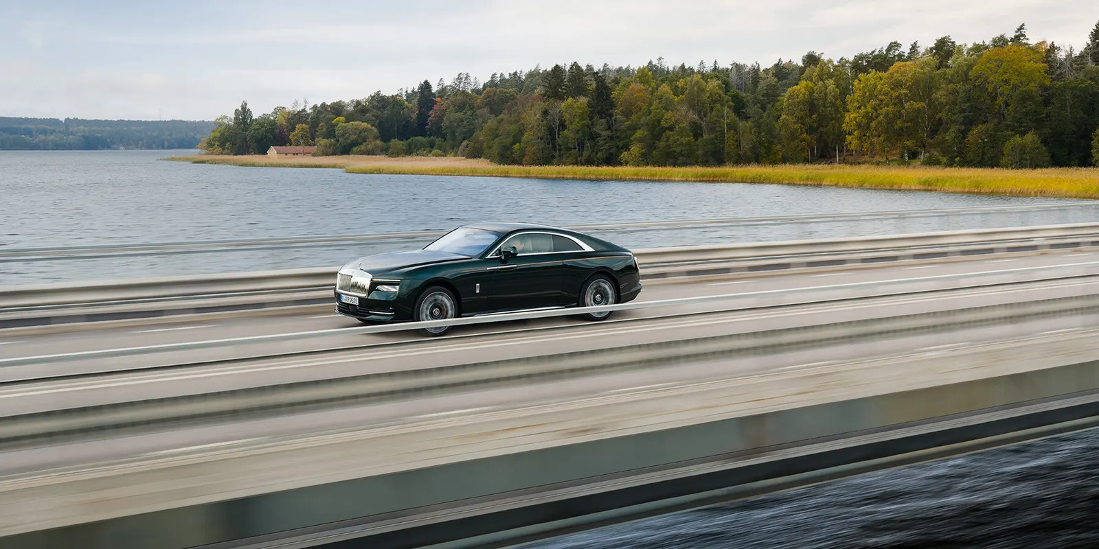 Rolls-Royce Spectre Series II в Стокгольме: больше хода, скорости и ручной отделки