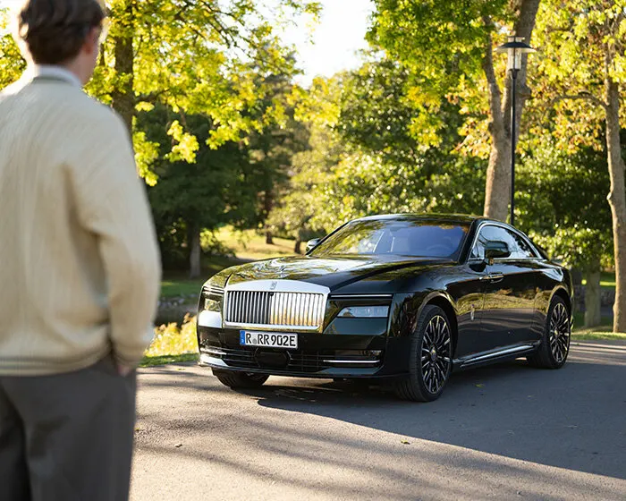 Rolls-Royce Spectre Series II в Стокгольме: больше хода, скорости и ручной отделки