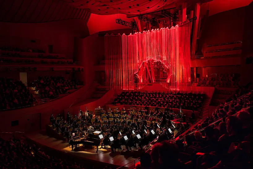 RADIANCE Гриманы Аморос: световая скульптура над оркестром в Walt Disney Concert Hall