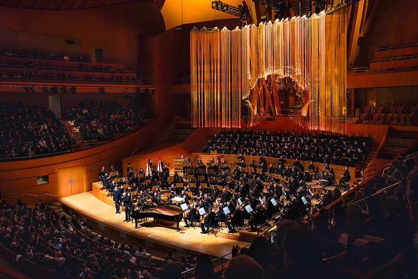 RADIANCE Гриманы Аморос: световая скульптура над оркестром в Walt Disney Concert Hall