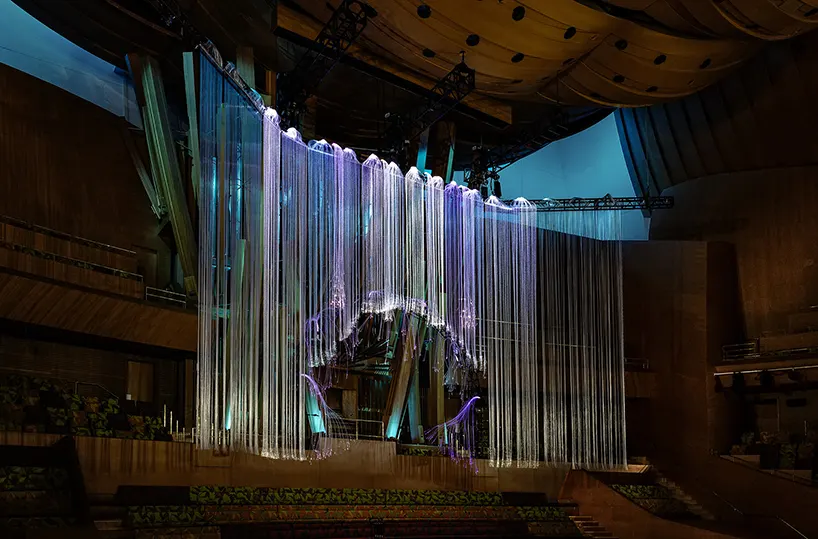 RADIANCE Гриманы Аморос: световая скульптура над оркестром в Walt Disney Concert Hall