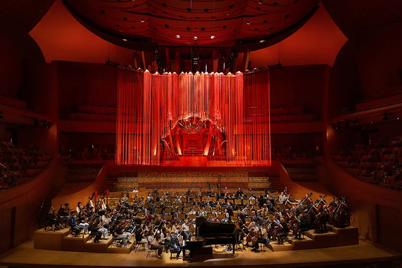 RADIANCE Гриманы Аморос: световая скульптура над оркестром в Walt Disney Concert Hall