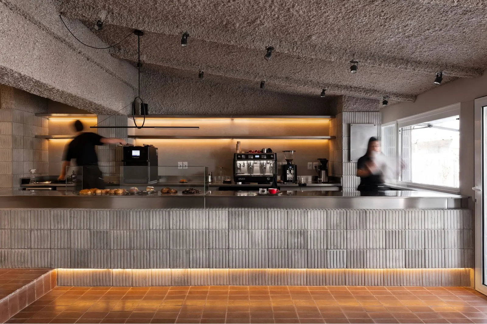 Gutiérrez Café / Toro Arquitectos — кафе в Пунтосе, где архитектура стала частью гастрономического опыта